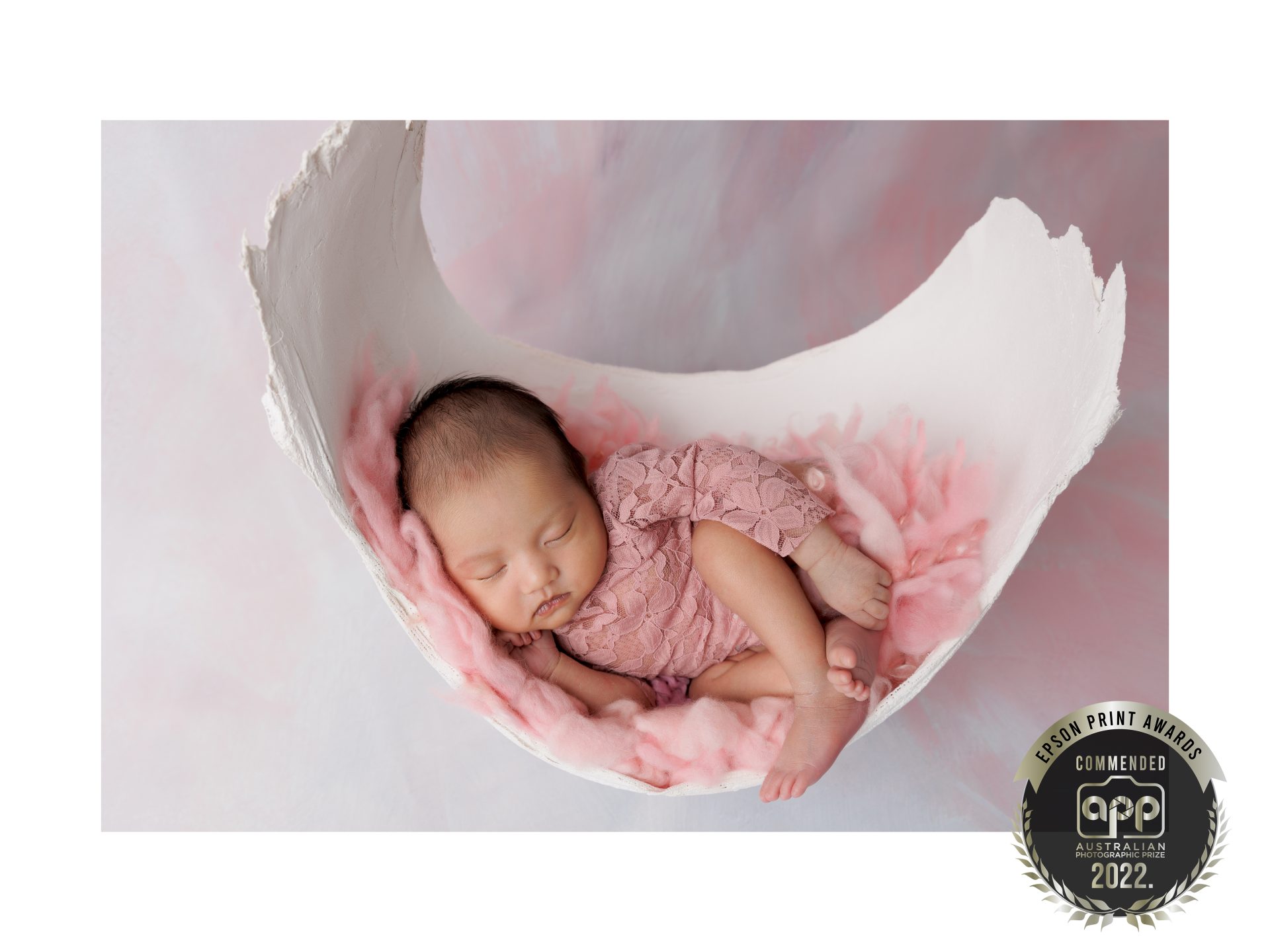 Mackay-Newborn-Photographer-belly-cast
